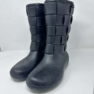 CROCS women’s Stylish Black Quilted Boots size 11